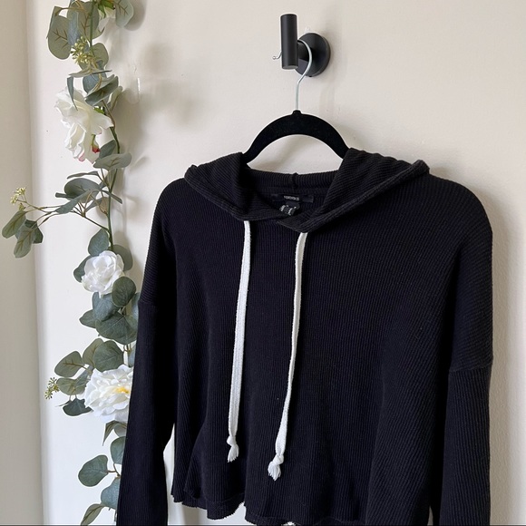 Forever 21 Crop Long Sleeve - Picture 2 of 8